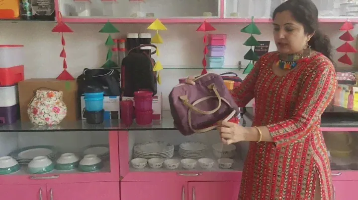 TUPPERWARE lunch box