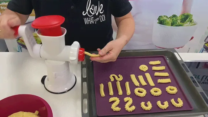 Spritzgebäck aus dem Tupperware Faschier Meister mit Keksaufsatz